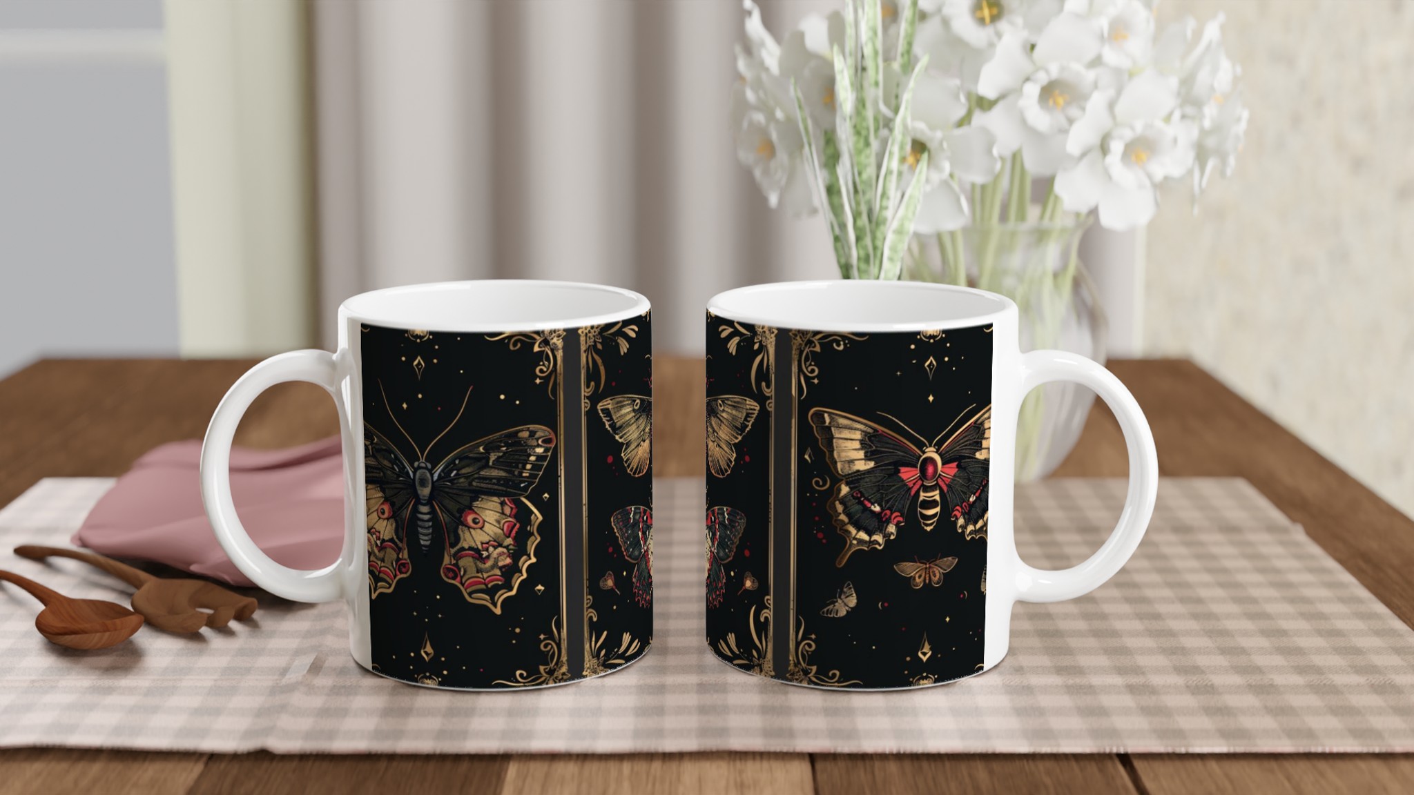 Mystiska Nattfjärilar Keramikmugg – Elegant Guld & Röd Design för Kaffe- och Teälskare, Välj Färg! 10 068988e5-2897-465f-9e16-62f08235224e