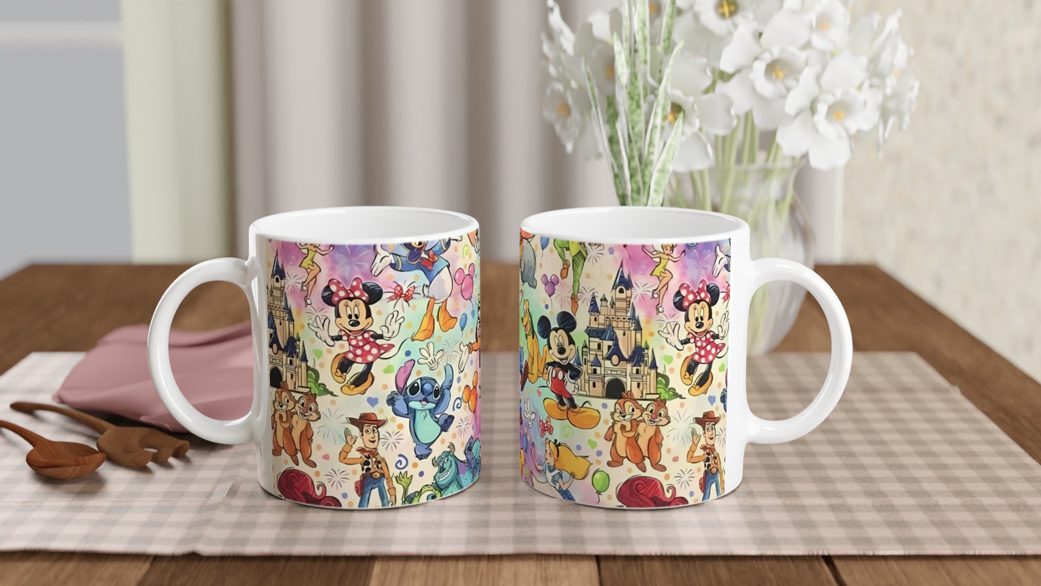 Vit 11oz keramisk mugg med lekfulla Disney-ikoner i livfulla färger 10 243d07b0-8bc7-4546-87b4-576209de8243