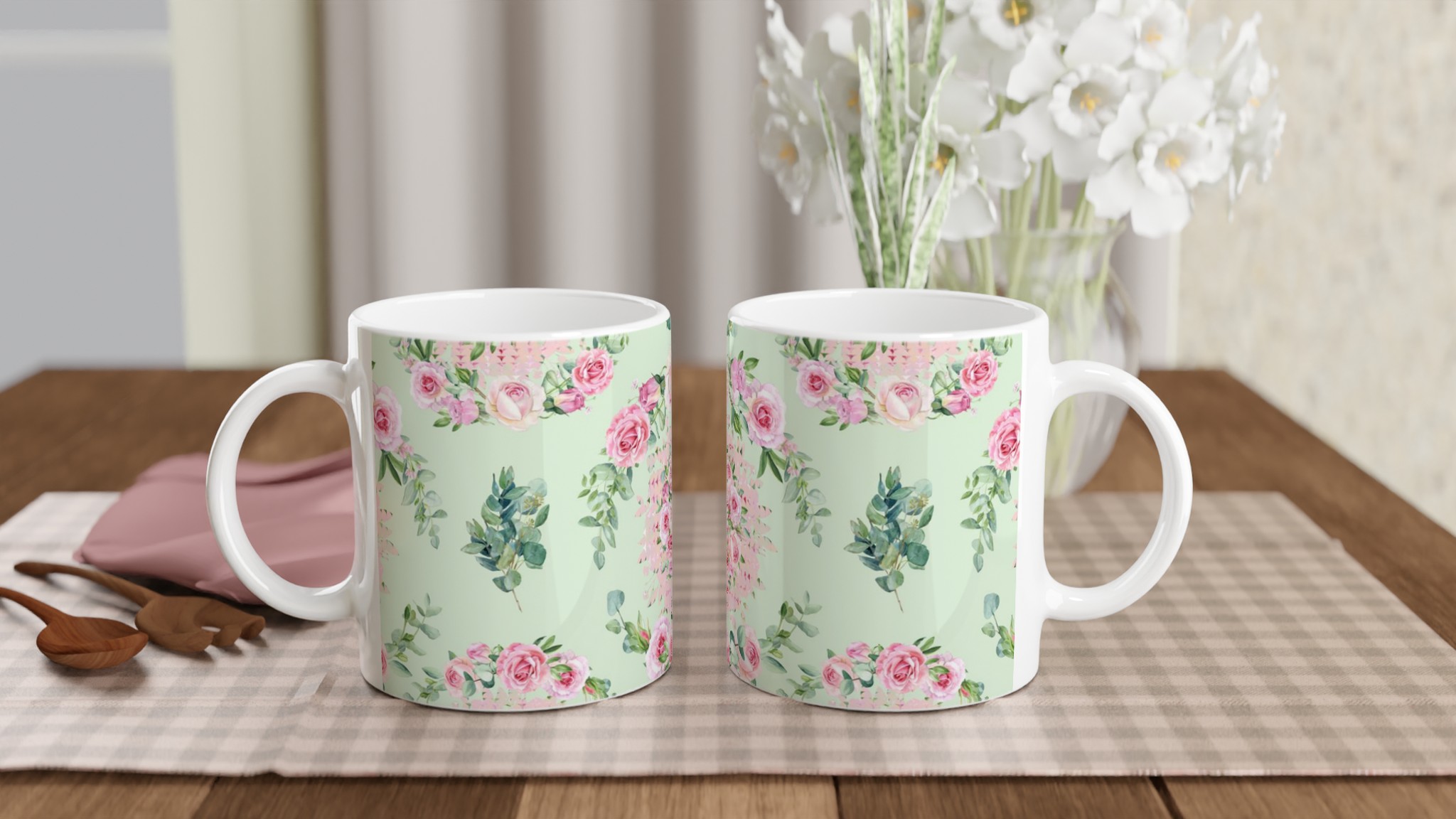 Vit 11oz keramisk mugg med romantiskt blomstertryck i mjuka pasteller 11 56b5a65d-66ed-47d4-852c-54c6159893c3