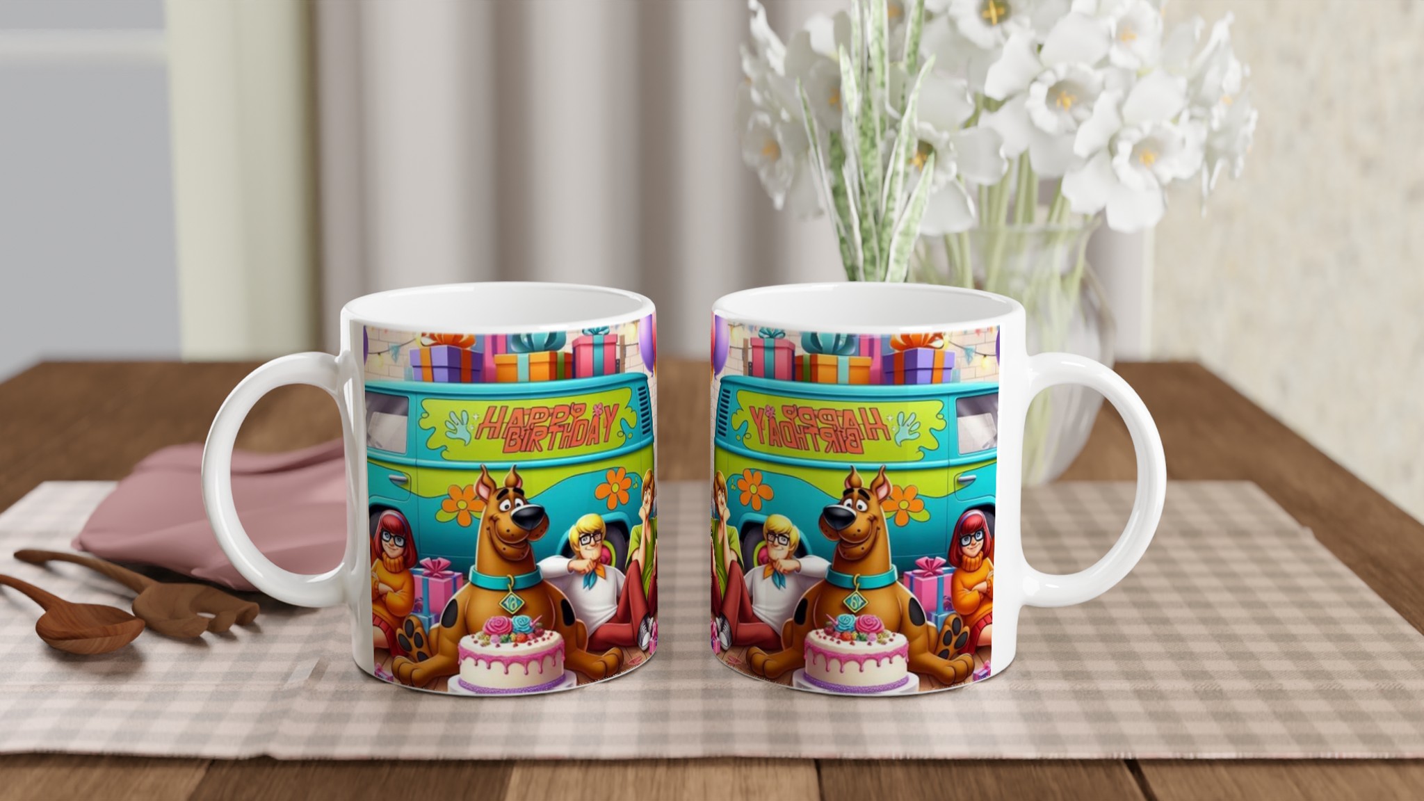Färgstark Vit 11oz keramisk mugg med Scooby Doo och Vänners Födelsedagsglädje 10 6a244fc5-9df2-4ba9-9b58-07a3fb418ecf