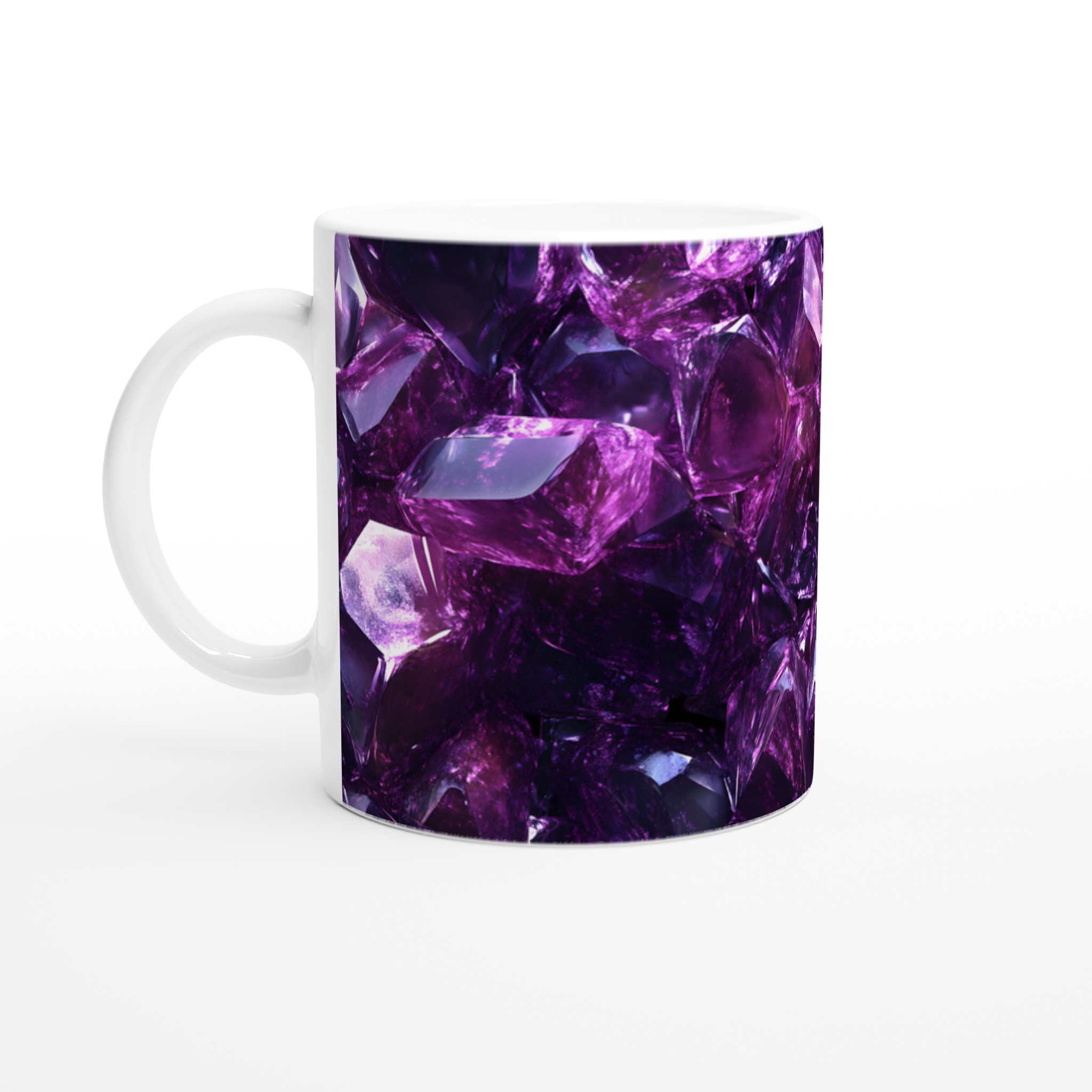 Amethyst Sparkle 11oz Keramisk Mugg – Geometrisk Kristall Design i Glänsande Lila Nyanser 1 a5276b0d-2aa8-487a-9d81-ed89f8ad33e1