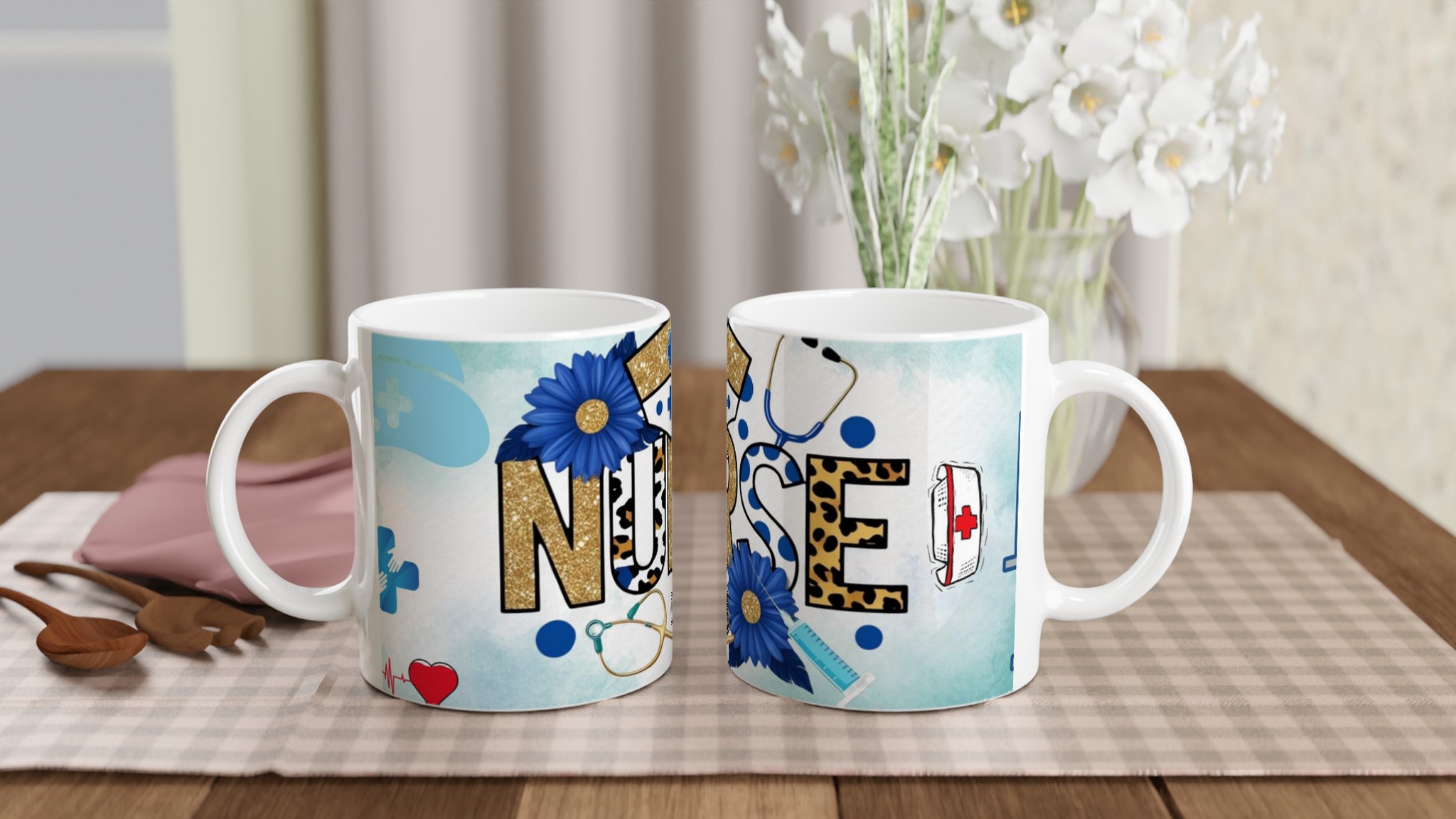 Stilren Vit 11oz Keramisk Mugg med Nurse-design i Guld, Leopard och Blått – Välj Din Favoritfärg! 11 ab259729-5a0c-40e1-846c-4413e0b2fe8c