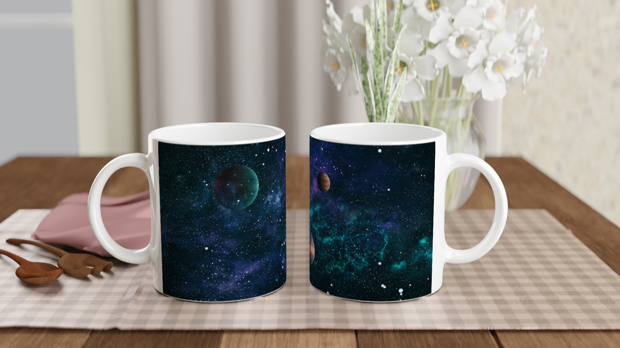 Vit 11oz keramisk mugg med rymdinspirerat kosmosmotiv i flera livfulla färger 10 d2ec6e06-07f5-4fc3-b083-ffd93299167f